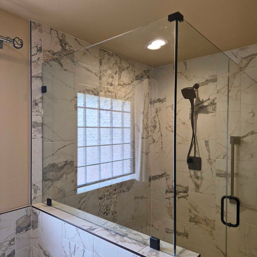 Walk-in with matte hardware