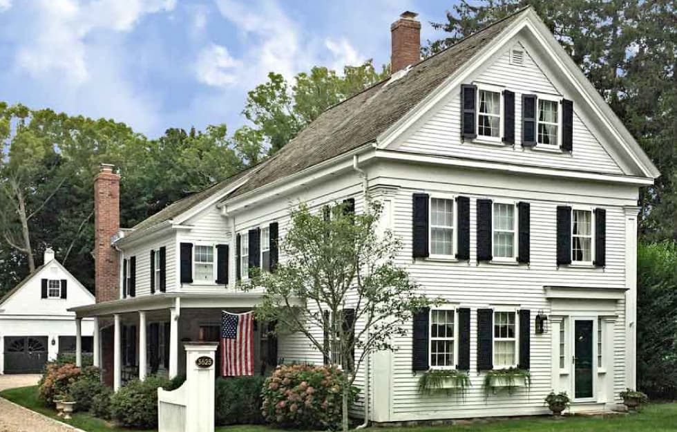 Outdoor view of a hipstoric home